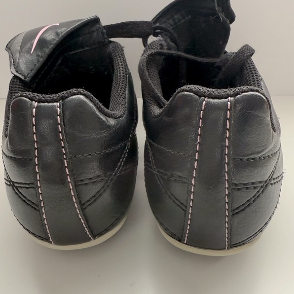 Nike Girls Soccer Cleats Sz 11C Athletic Spikes Shoes Black & Pink 316737-061 - Picture 8 of 9